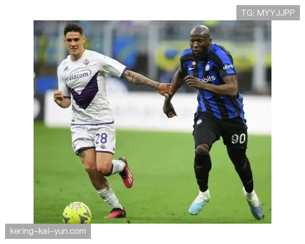 弗罗西诺内vs乌迪内斯比赛因球迷向场内投掷烟雾弹中断15分钟 弗罗西诺内vs乌迪内斯比赛因球迷向场内投掷烟雾弹中断15分钟