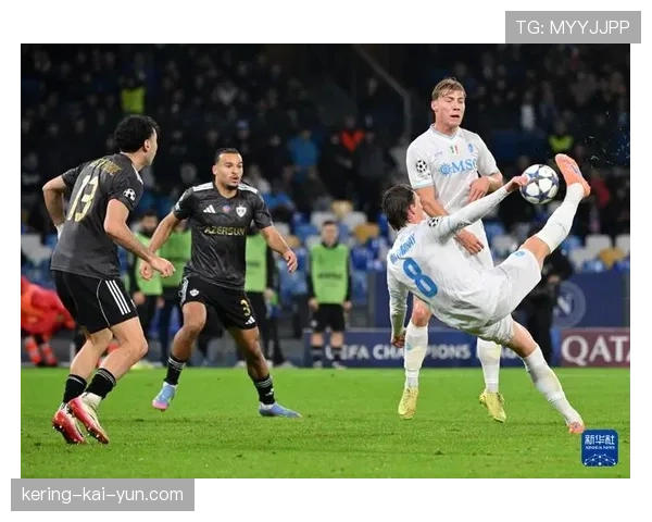 意大利媒体报道,那不勒斯主席与主帅就欧冠出线奖金问题进行会晤 意大利媒体报道,那不勒斯主席与主帅就欧冠出线奖金问题进行会晤